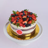 Pastel de chocolate con frutos rojos
