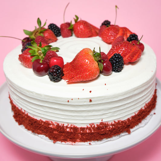 Pastel Red velvet con frutos rojos