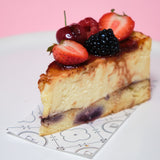Rebanada cheesecake de frutos rojos por pedido